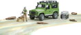 BRUDER 02587 Set auto Land Rover Defender + figurka lovec se psem